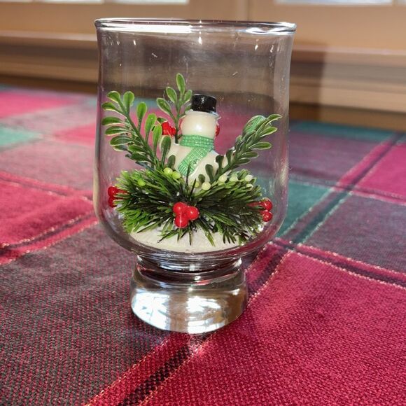 Vintage Hong Kong snowman greenery in glass - Picture 4 of 6